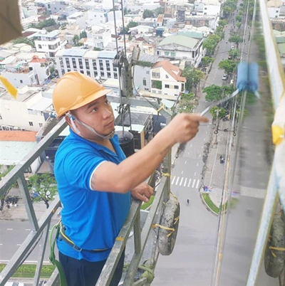 Sơn kính cách nhiệt tốt không? Đặc điểm sơn kính cách nhiệt là gì?