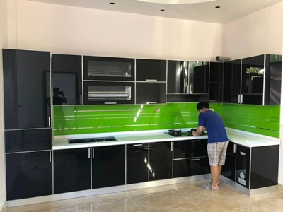 Tất tần tật thông tin cần biết về kính cường lực màu đen