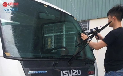 Dán phim cách nhiệt xe tải chống nóng, chống lóa mắt