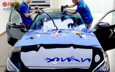 [Giải Đáp] Phim cách nhiệt nên dán trong hay ngoài cửa kính ô tô?
