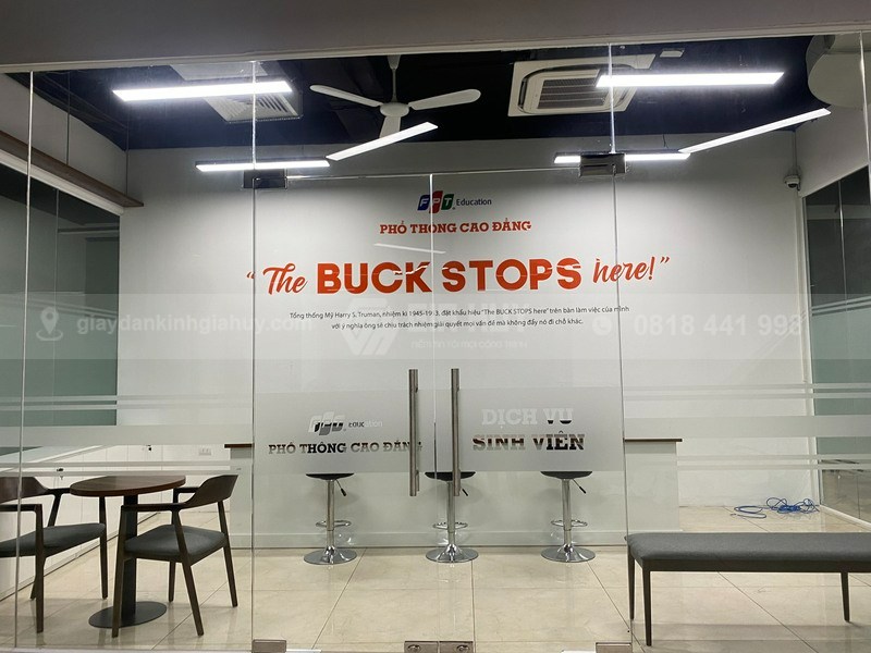 Thi công decal cắt logo CNC kẻ line mờ tại 464 Quang Trung, Hà Đông