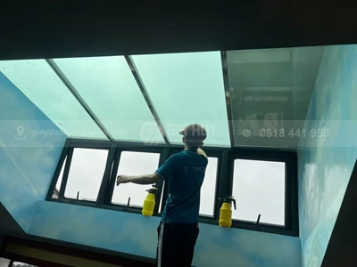 Thi công dán phim cách nhiệt mã A5 cho mái kính tại BT12-N07 khu đô thị Sunny Garden City, Quốc Oai