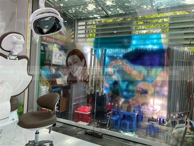 Dán kính decal in 3D cho nha khoa 68, tòa BT12 KĐT Intracom Trung Văn