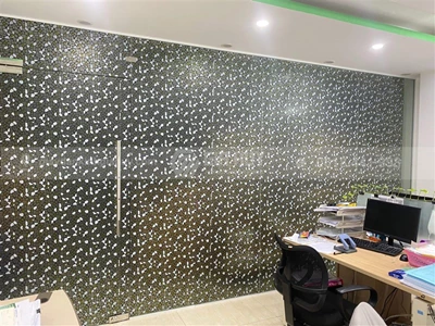 Thi công dán kính mã A15 đá vỡ đen trắng tại 257 Hoàng Văn Thái - Hà Nội