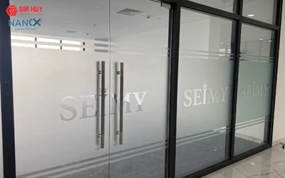 Dán kính chống nhìn trộm - giải pháp đảm bảo an toàn và riêng tư