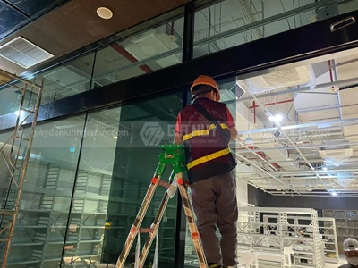 Thi công phim bảo vệ kính và phim cách nhiệt USA tại Lotte Lạc Long Quân, Tây Hồ