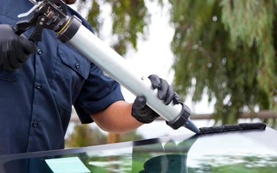 Keo dán kính ô tô chống nước, chống nứt hiệu quả