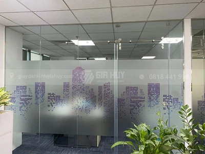 Dán decal mờ in màu cho văn phòng tại toà nhà Elcom Building