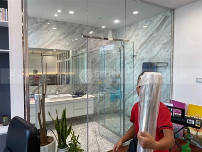 Dán phim bảo vệ kính tại Vinhomes Riverside Phúc Đồng Long Biên