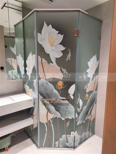 Dán decal mờ in hoa sen 3D cho phòng tắm kính tại HDMon Lê Đức Thọ