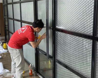 Thi công 600m Decal dán kính mờ quả trám tại Quảng Ninh