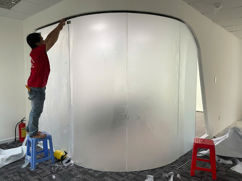 Dự án thi công decal trắng mờ cho văn phòng tại quận 7 thành phố Hồ Chí Minh