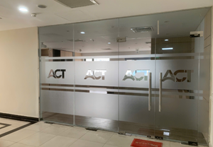 Dự án thi công decal mờ dán kính cắt CNC logo tại phố Hàm Nghi Hà Nội