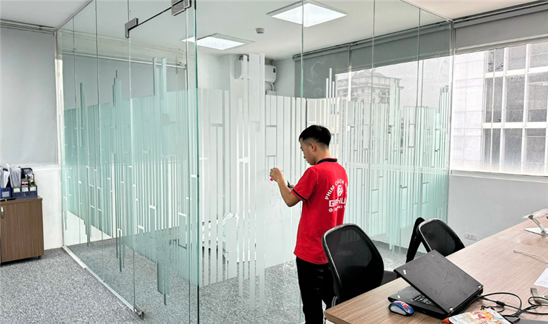 Không Cần Thay Kính - Chỉ Cần Dán Decal Mờ  Giải Pháp Tiết Kiệm Cho Mọi Nhà!