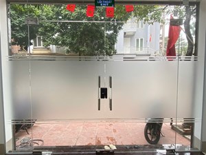 Decal Dán Kính Có Giúp Không Gian Sống Của Anh Chị Có Thoải Mái Và An Toàn Hay Không?