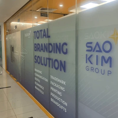 Decal Dán Kính Mờ Cho Văn Phòng Tạo Không Gian Riêng Tư Mà Vẫn Hiện Đại
