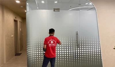 Gia Huy cung cấp và thi công decal mờ dán kính chất lượng cho nhà ở và văn phòng
