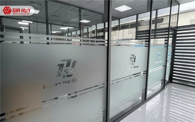 Dự án thi công decal mờ cắt CNC cho văn phòng tại Hưng Yên