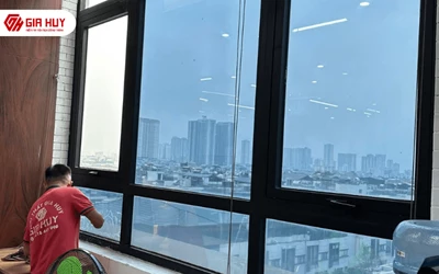 [Giải đáp] Giấy dán kính phản quang là gì? Đặc điểm và ứng dụng
