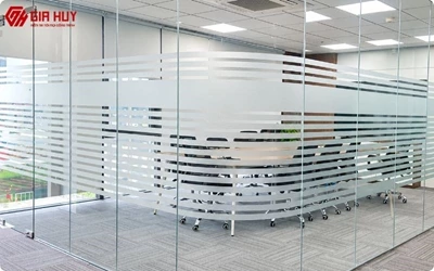 Decal Mờ Dán Kính Văn Phòng & Nhà Ở - Thiết Kế Miễn Phí, Thi Công Trong Ngày