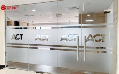 Dự án thi công decal mờ dán kính cắt CNC logo tại phố Hàm Nghi Hà Nội