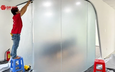 Dự án thi công decal trắng mờ cho văn phòng tại quận 7 thành phố Hồ Chí Minh