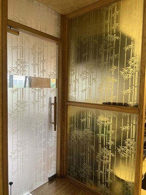 Giấy dán kính trang trí cây trúc trắng - A1