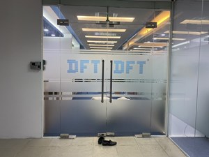 Giấy dán kính mờ kẻ line, in logo màu theo yêu cầu 2