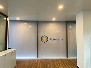 Decal trắng in theo thiết kế 2