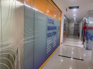 Decal mờ in theo yêu cầu cho văn phòng 2