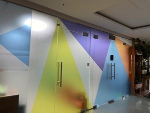 Decal mờ in hoạ tiết kích thích thị giác