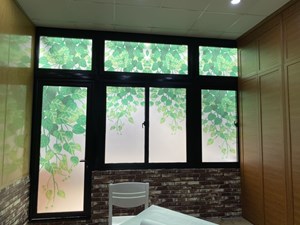 Tranh in hoạ tiết phong cảnh trên nền decal mờ 2