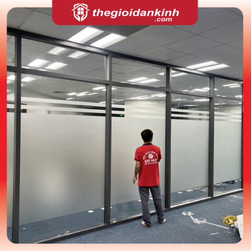 Giấy dán kính mờ kẻ line văn phòng