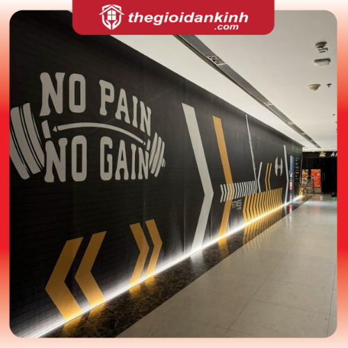 Tranh in dán tường cho lối ra vào TTTM