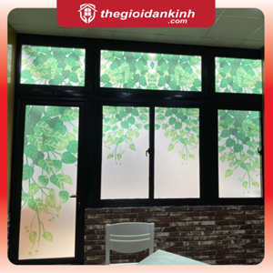 Tranh in hoạ tiết phong cảnh trên nền decal mờ