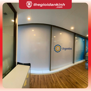 Decal trắng in theo thiết kế 2