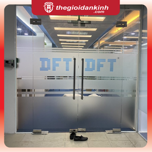 Giấy dán kính mờ kẻ line, in logo màu theo yêu cầu 2