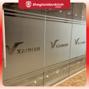 Giấy dán kính mờ kẻ line, cắt Logo CNC theo yêu cầu 2