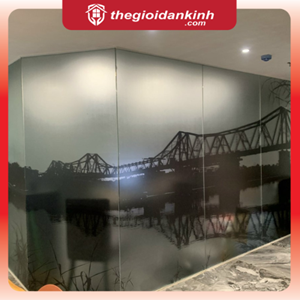 Tranh in hoạ tiết phong cảnh trên nền decal mờ 2