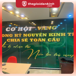 In tranh dán kính cho văn phòng trên nền decal trắng 2