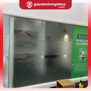 Tranh in thiết kế trên nền decal trắng