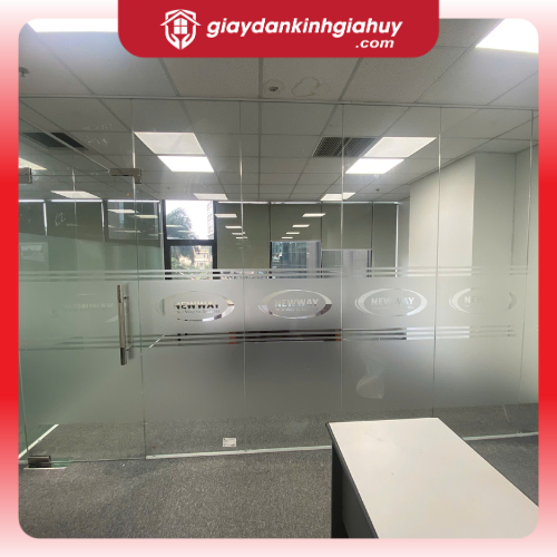 Decal mờ in theo logo kẻ line theo yêu cầu