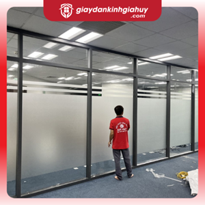 Giấy dán kính mờ kẻ line văn phòng