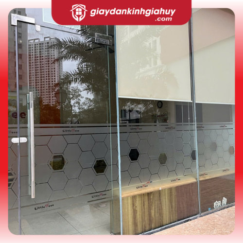 Decal mờ in hoạ tiết tổ ong theo yêu cầu