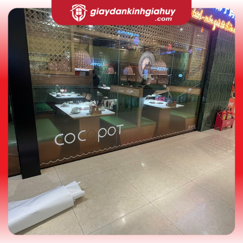 Decal mờ in logo quảng cáo cho quán cafe