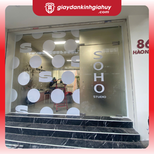 Decal trắng dán cửa kính theo thiết kế