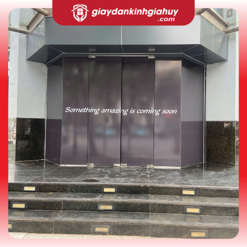 Mẫu Phim Dán Kính Che Mặt Tiền Chuẩn Bị Khai Trương