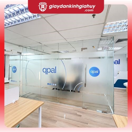 Giấy dán kính mờ kẻ line, in logo màu theo yêu cầu