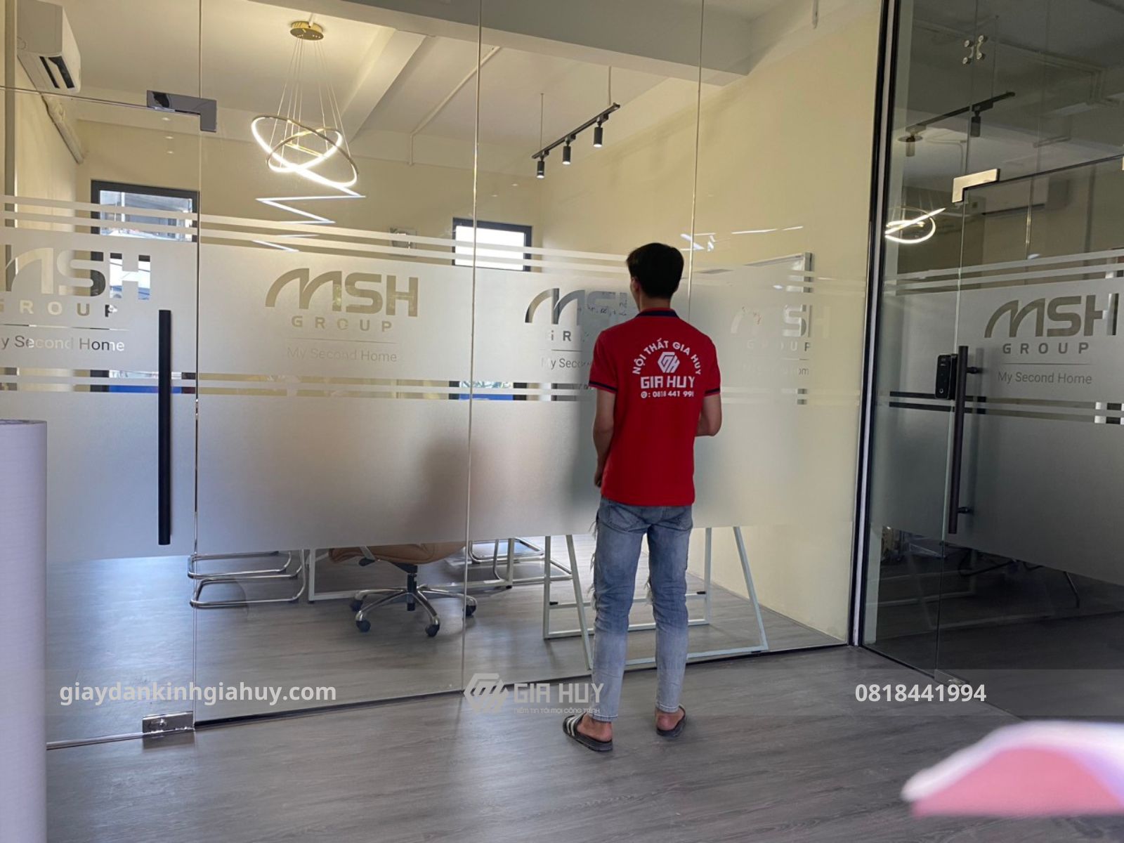 giấy dán kính mờ cắt logo CNC