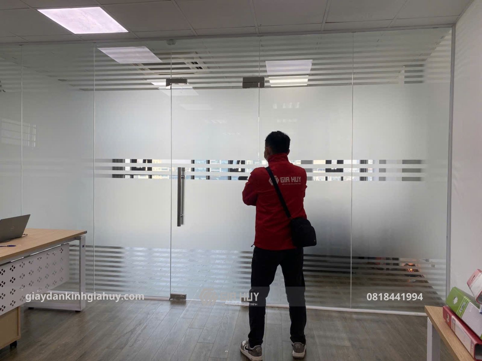 giấy dán kính mờ kẻ line